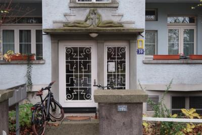 Alte und neue Häuser - neue Hauszeichen