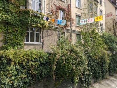 40 Jahre Wogeno: Happy Birthday Girlanden und Bummelfestzug