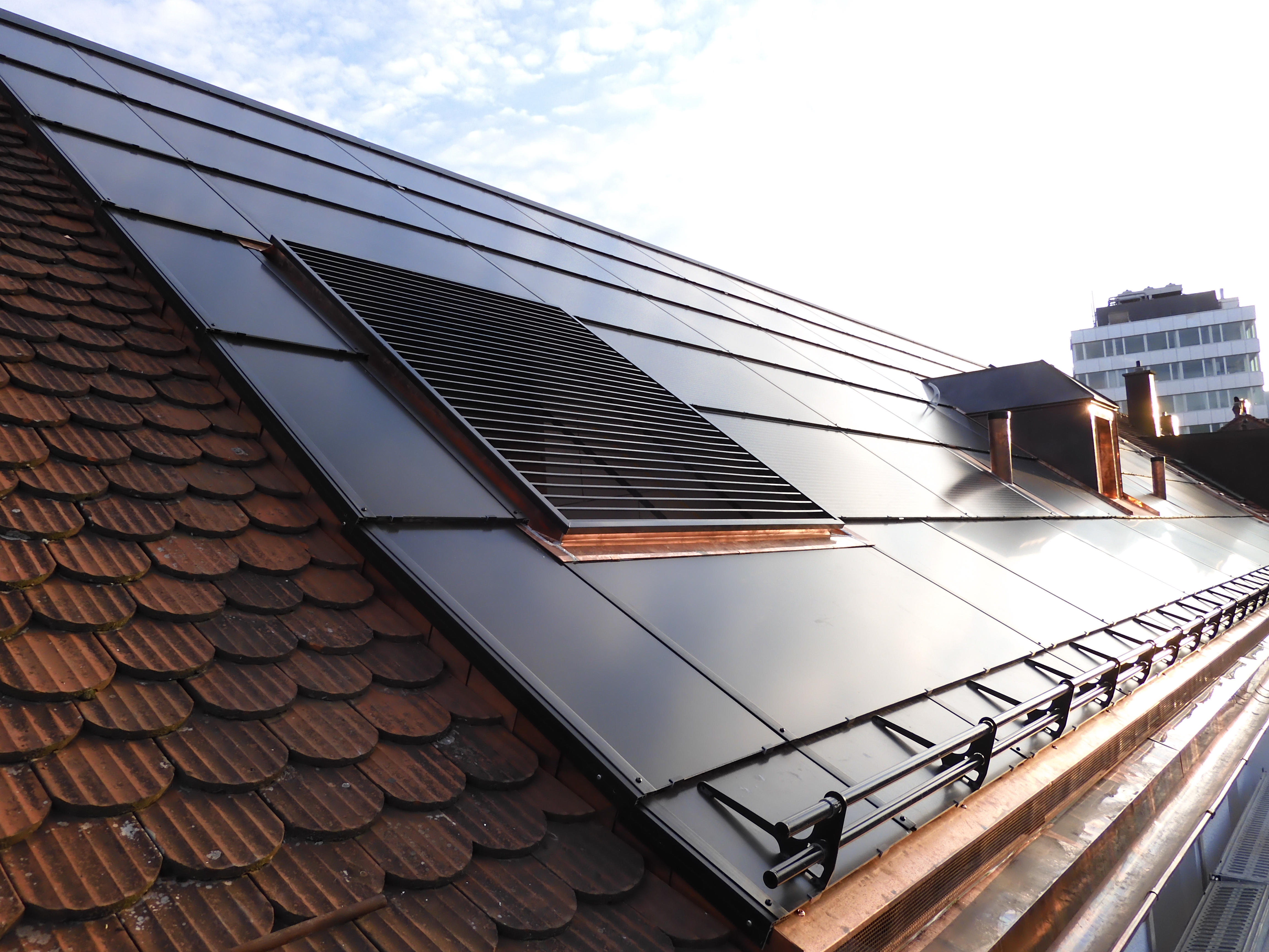 Photovoltaikanlage mit Luftgitter Denzlerstrasse 36